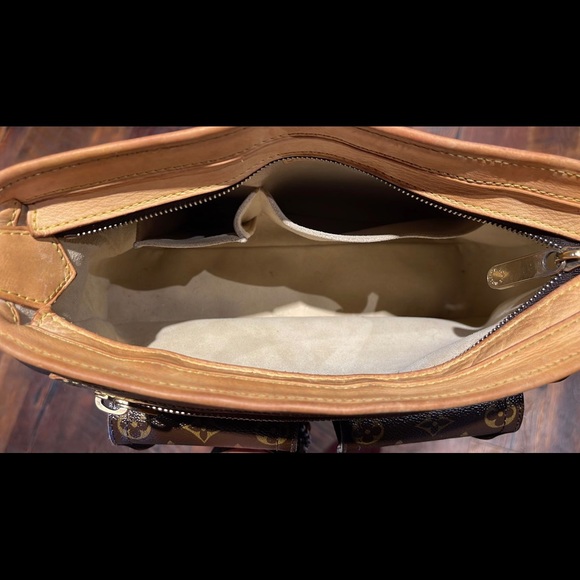 AUTHENTIC Louis Vuitton Hudson GM - Picture 6 of 13